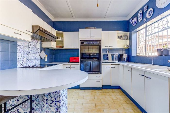 Northmead House For Sale: 4 bedrooms, pool, granny flat, double carport.