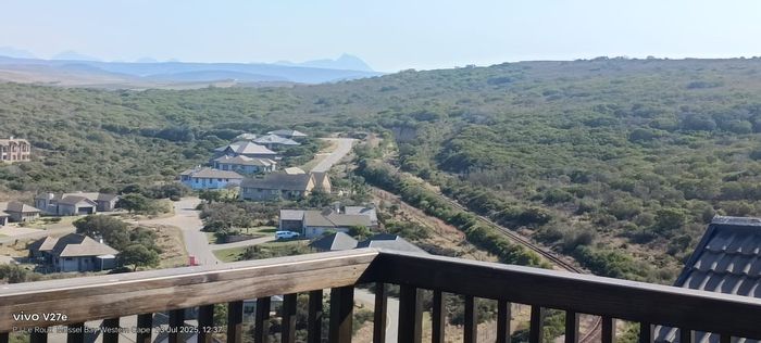 Coastal house for sale in Seemeeu Park with open-plan living and double garage.