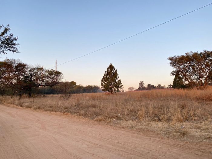 For Sale: Glen Austin AH Farm, 8708m² land, dual access, secure neighborhood.