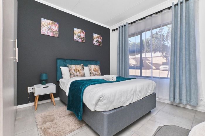 Lonehill Townhouse To Rent: 3 beds, pool, clubhouse, close to amenities.
