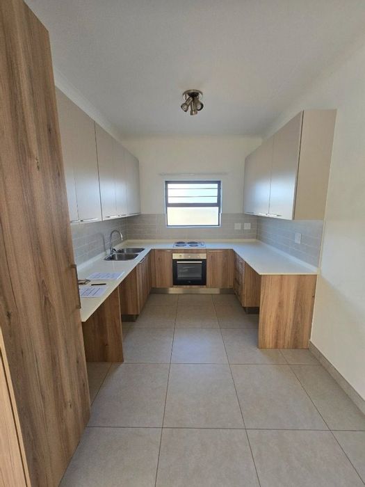 Irene Apartment For Sale: 3 Beds, 2 Baths, pool, security, near amenities.