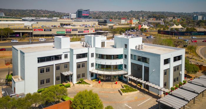 Lynnwood Glen Commercial Property For Sale: Fully leased, prime location, stable income.