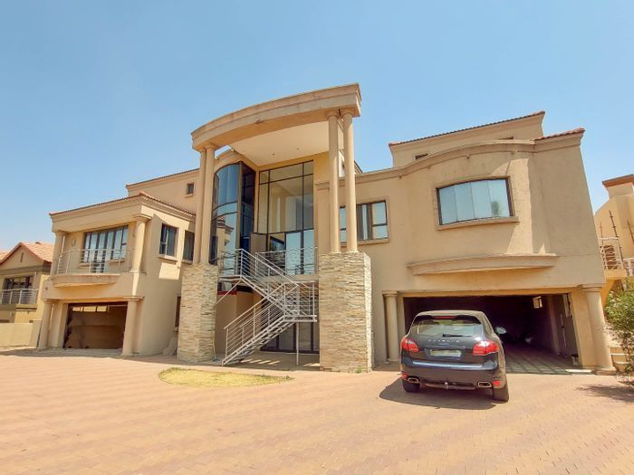 For Sale: Spacious 5-Bedroom House in Blue Valley Golf Estate with Pool and Gym.