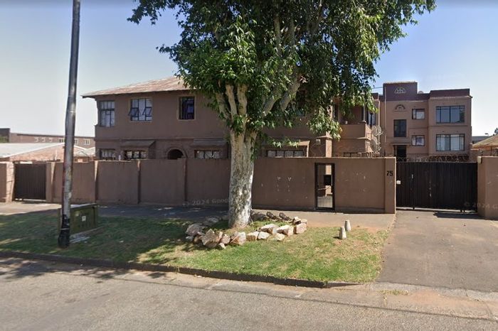 2-Room Apartment To Rent in Turffontein with secure parking and private balcony.