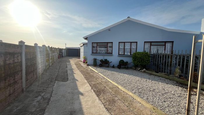For Sale: Wavecrest House with 2 Bedrooms, Office, Garden, and Double Garage.