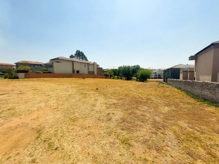 Vacant Land for Sale in Blue Valley Golf Estate with Golf Course and Amenities.