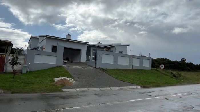 Aston Bay House For Sale: 3 Bedrooms, Braai Room, Secure Living, Close to Beach.