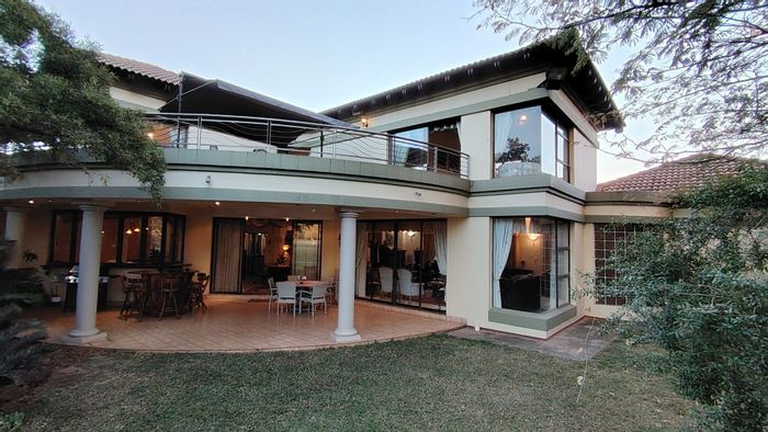 For Sale: House in Centurion Golf Estate with spa, golf views, and lift access.
