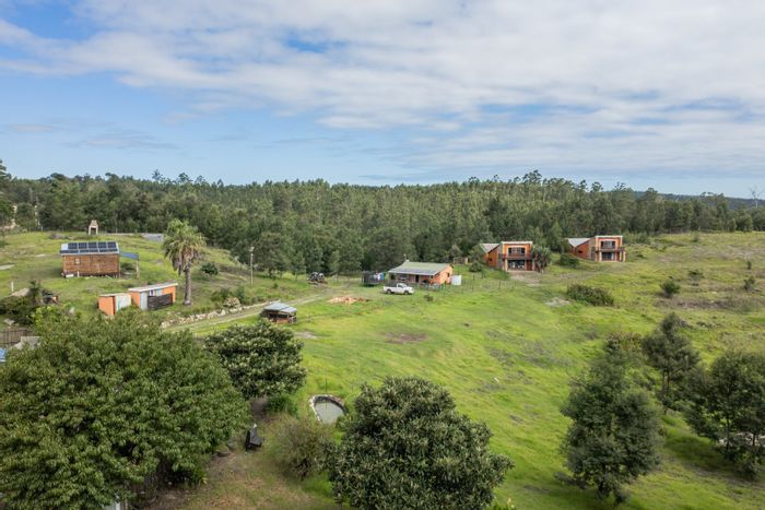 Sedgefield Rural Farm For Sale: 8.9ha, multiple dwellings, borehole, diverse potential.