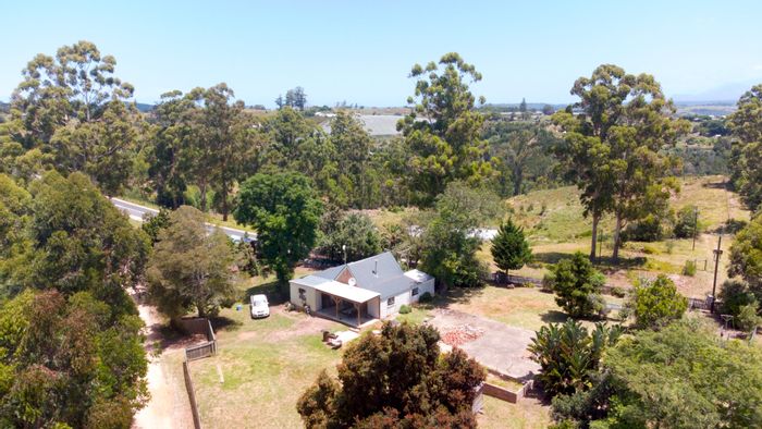 Farm for Sale in Sedgefield Rural: 4.3 hectares, utilities, grazing land, staff accommodation.