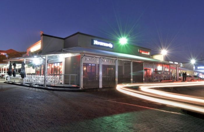 Commercial office to rent in Randpark Ridge, 163.15m², parking available.