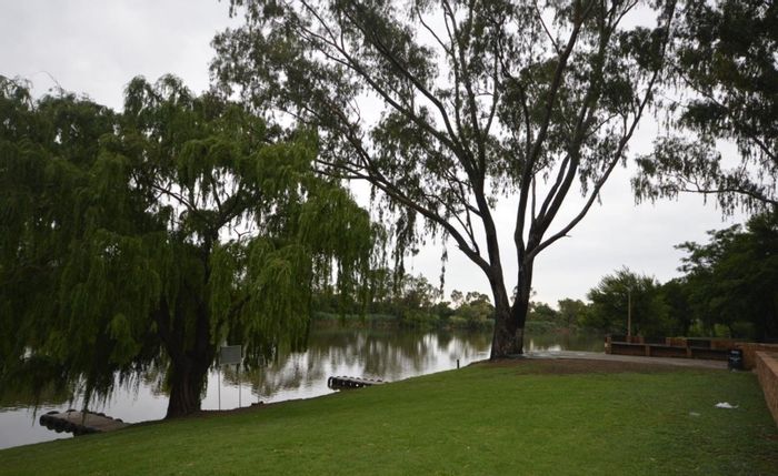 Vacant Land Residential For Sale in Riverspray Lifestyle Estate with river access and amenities.