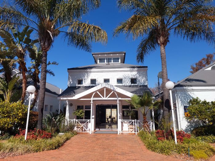 Commercial office to rent in Woodmead with multiple offices, boardroom, and amenities.