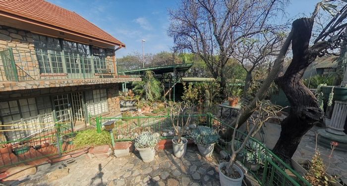 Elandsrand House For Sale: Multiple dwellings, rental income potential, ample parking.
