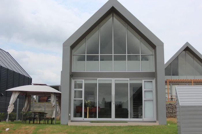 House for Sale in Nooitgedacht: Off-grid living, Montessori school, secure community.