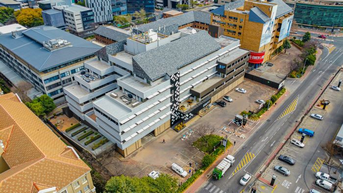 Commercial office in Sandton Central, To Rent: move-in ready with essential amenities.