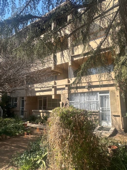 For Sale: Deneysville Central Apartment with garden, garage, and pet-friendly features.