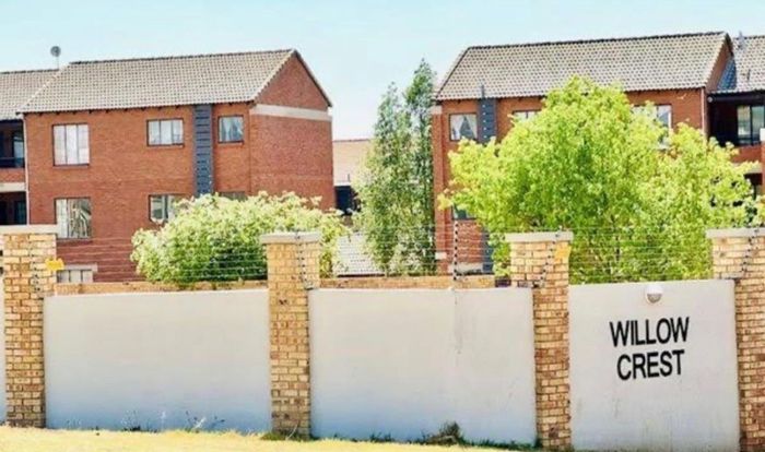 2-Bedroom Apartment For Sale in Noordwyk with communal gardens and prime location.