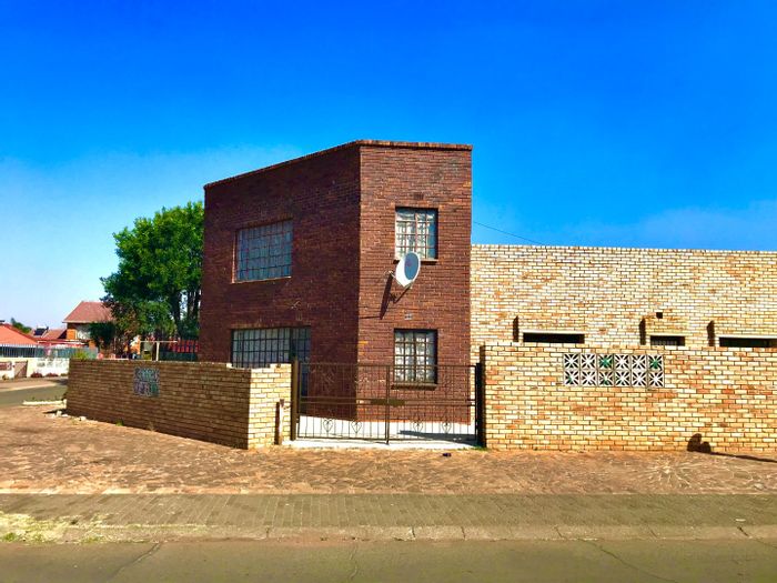 For Sale: House in Lenasia Ext 2 with three independent rental units.