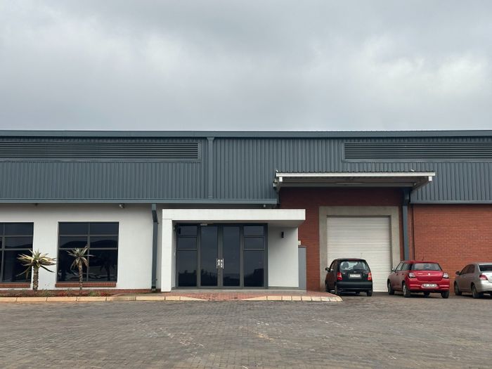 Industrial Space To Rent in Witfontein: 24-hour security, large roller door, flexible leasing.