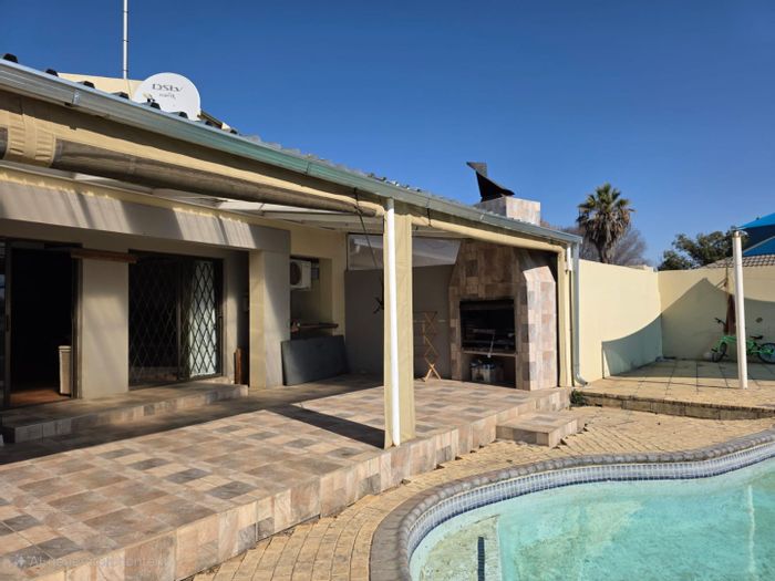For Sale: House with 5 Flats, Rental Income Potential, Secure Location in Songloed.
