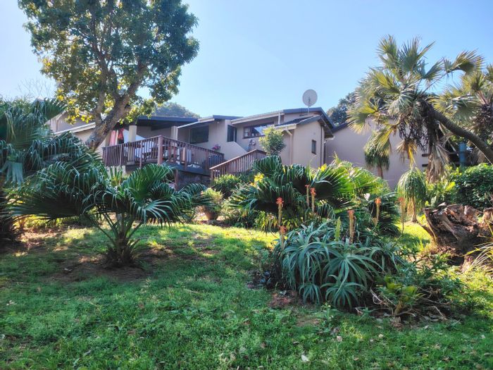 Spacious Shelly Beach house with double garage, entertainment area, and garden. For Sale.