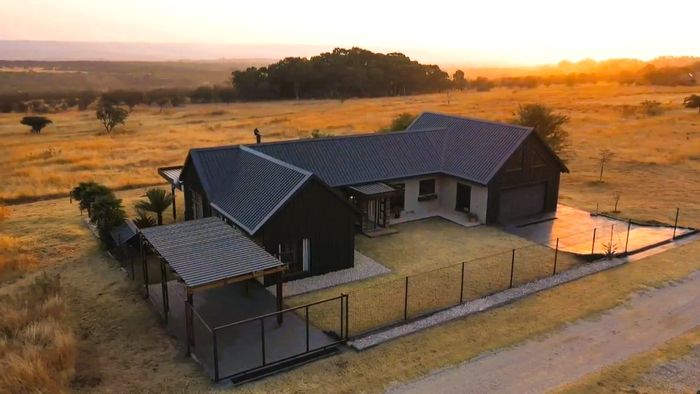 4-Bedroom House For Sale in Kleinfontein AH with Tennis Court and Wildlife Park.