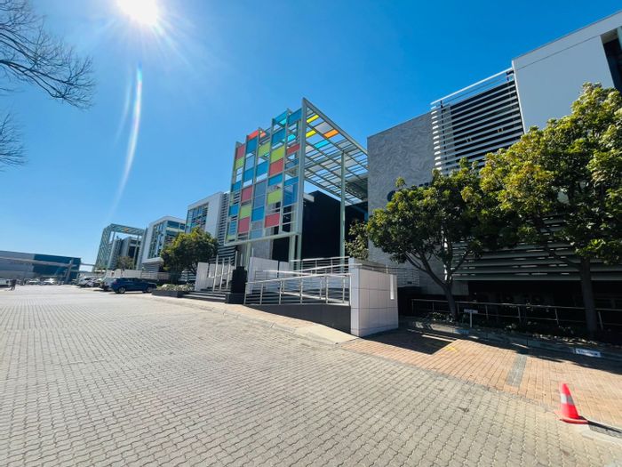 Bryanston Commercial Office To Rent: Fitted space, backup generator, prime location.