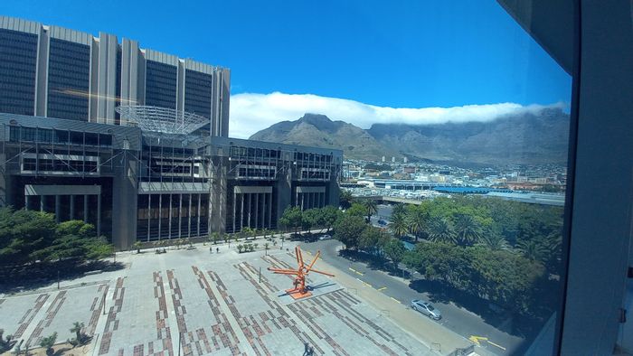 450m2 Commercial Office To Rent in Foreshore with Underground Parking and Security Access.