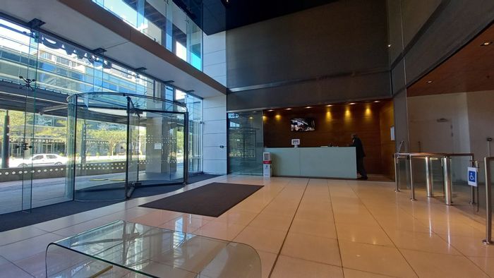 Cape Town City Centre: 561m2 Commercial Office To Rent with Underground Parking.