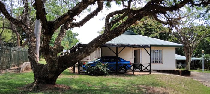 House for Sale in White River Ext 9: 2 Bedrooms, pool access, open-plan living.