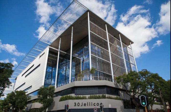 Ground floor commercial office in Rosebank, close to Gautrain and amenities. To Rent.