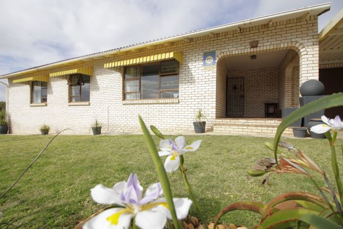 Wavecrest House For Sale: 3-bed, 2-bath, pet-friendly, near beach and amenities.