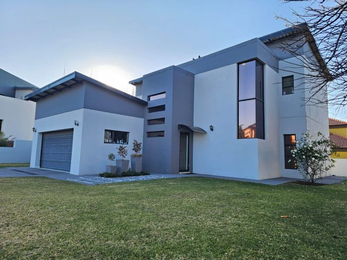 House to Rent in Monavoni: 3 beds, pet-friendly, double garage, private garden.