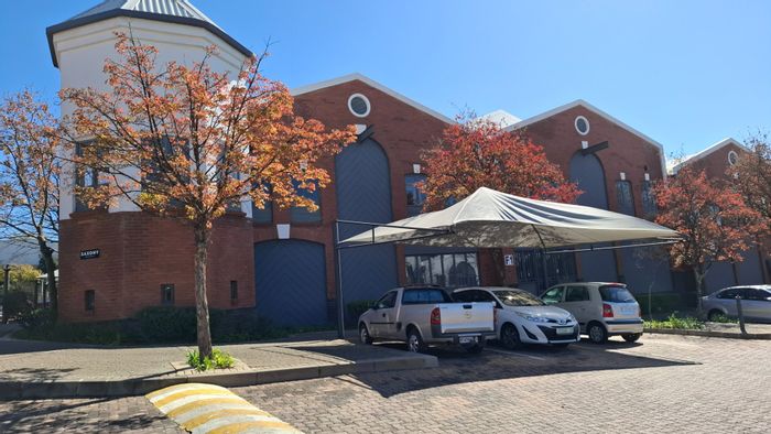 Industrial warehouse to rent in Randjespark with secure access and ample parking.