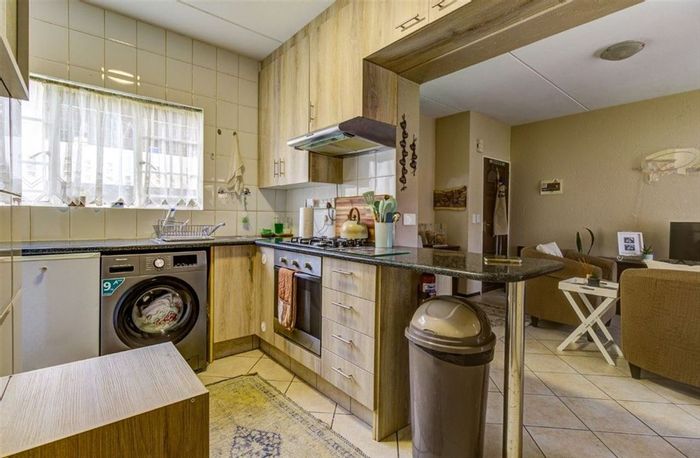 Brentwood Park Townhouse For Sale: 2 Bedrooms, communal pool, secure living.