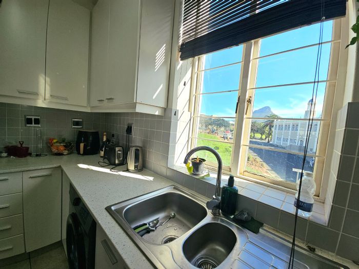 For Sale: 3-bedroom apartment in Zonnebloem with Table Mountain views and amenities.