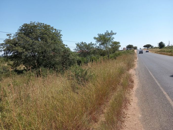 Vacant Land for Sale in Thohoyandou, 3000 m², ideal for various businesses.