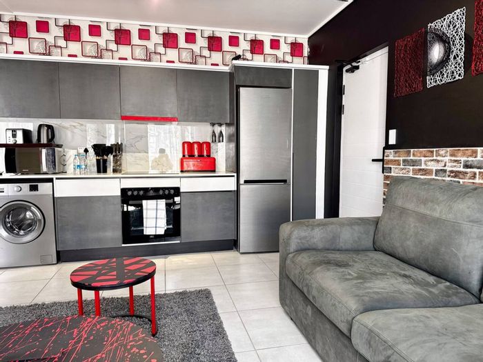 Crowthorne AH Apartment To Rent: Smart home, gym, pool, 24/7 security access.
