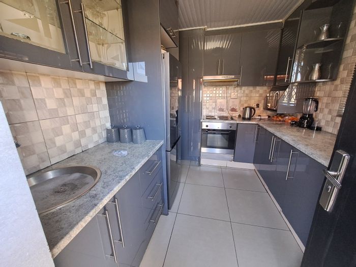 Doornkop House For Sale: 3 Bedrooms, spacious yard, cottage potential, move-in ready.