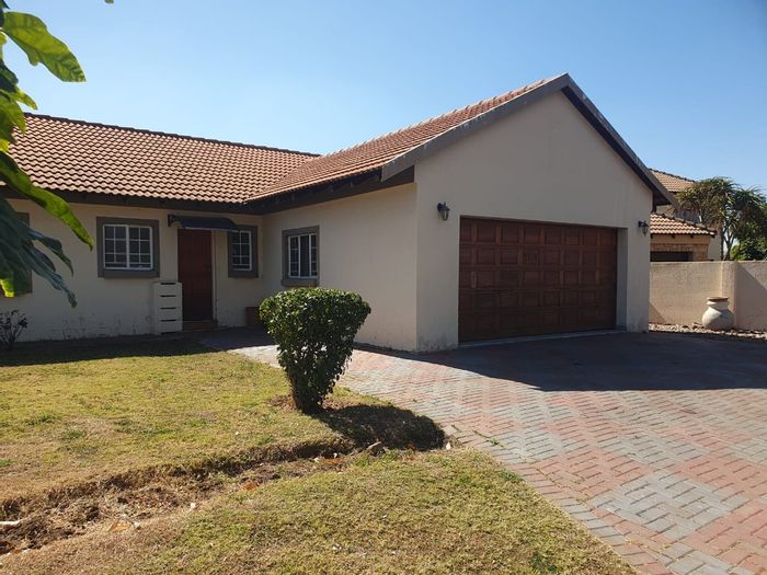 For Sale: House in Montana with 3 bedrooms, secure estate, and double garage.