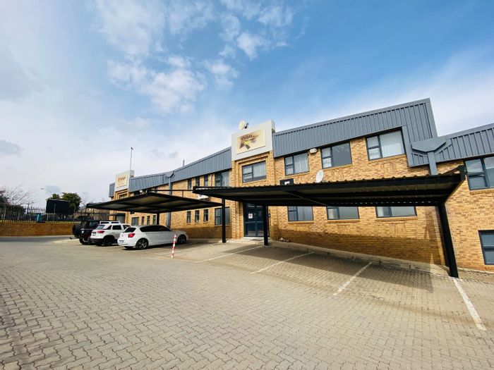 Industrial unit in Honeydew to rent, featuring office space and secure parking.