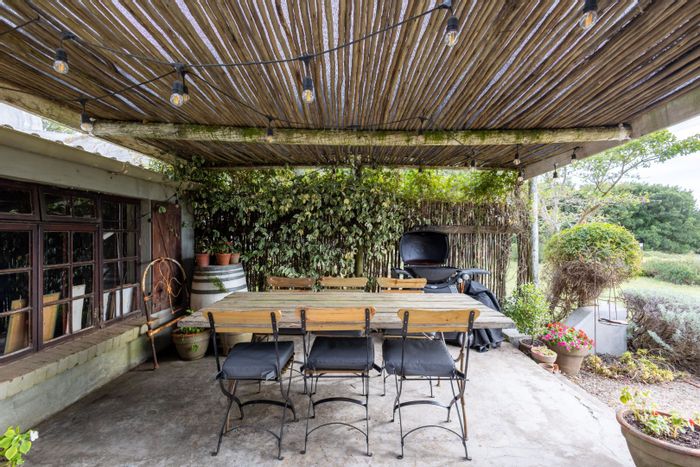 Plettenberg Bay Rural Farm For Sale: Income potential, hiking trails, guest suites, and tranquility.