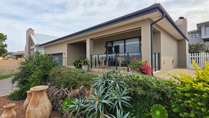 For Sale: House in Monte Christo with ocean views, braai room, and pet-friendly estate.
