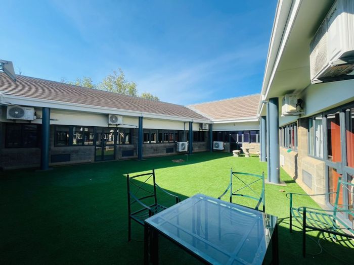 Commercial Space To Rent in Woodmead: 519m², secure park, flexible layout, ample parking.