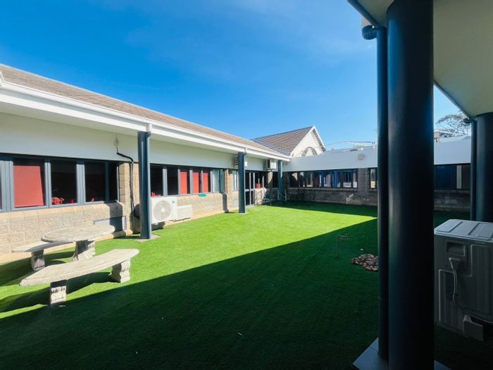 Commercial Space To Rent in Woodmead: 726m², secure park, flexible layout, ample parking.