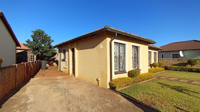 House For Sale in The Orchards: 3 beds, garden space, close to amenities.