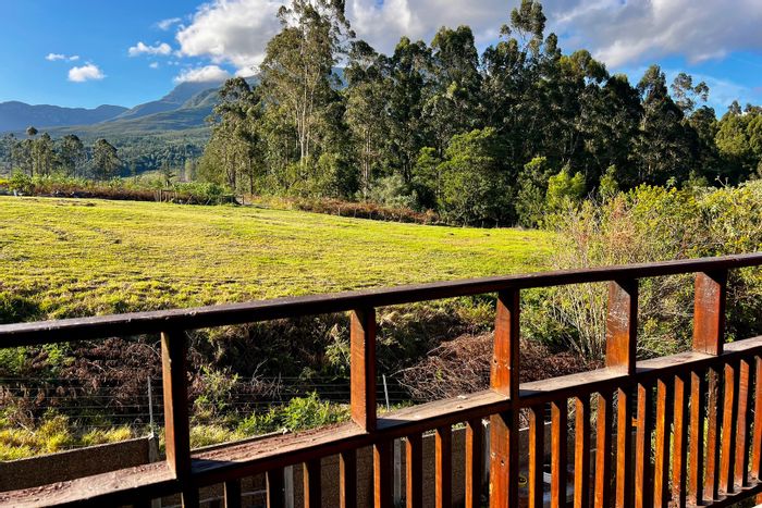 For Sale: Apartment in Heatherlands with 2 bedrooms, secure complex, and parking.