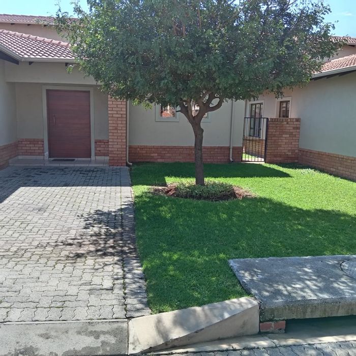 For Sale: 4-Bed Townhouse in Noordwyk with Pool, Garden, and Double Garage.