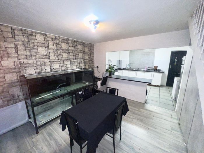 Woodlands House For Sale: 2 bedrooms, garage, open plan living, fully enclosed.